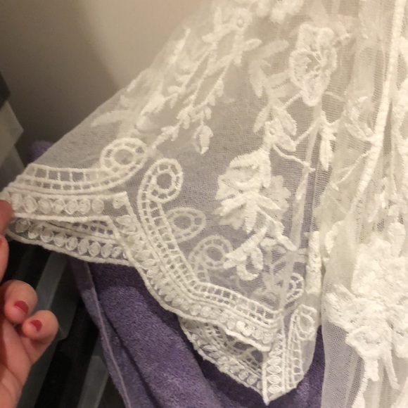 Gorgeous embroidered see-through kimono. no tag -previously owned by Xl  woman. - Picture 2 of 8